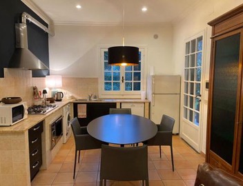 Delightful stylish house with private garden close to downtown 4