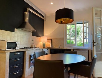 Delightful stylish house with private garden close to downtown 5