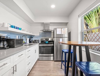 Deluxe King Condo Updated Suite by the Beach! 3