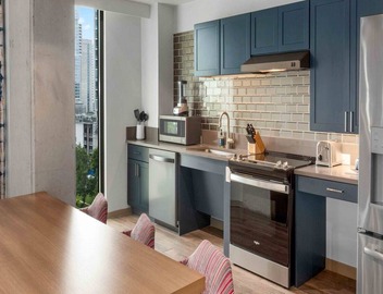 Deluxe Modern Studio in the Heart of Austin 4