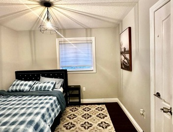 Deluxe Queen in the heart of Heartland 3