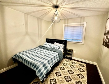 Deluxe Queen in the heart of Heartland 4