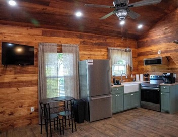 Deluxe Rustic Tiny Cabin 2