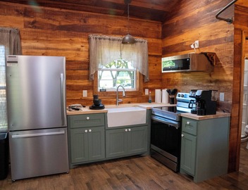 Deluxe Rustic Tiny Cabin 3