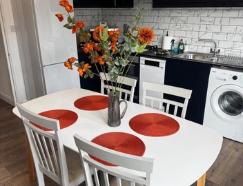 Deluxe Suite w PS5, Balcony, Netflix, Sleeps 6, ideal for relocators and professionals 3
