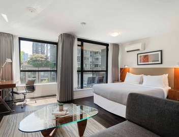 Deluxe Yaletown 1BR Suite w/Access to Pool & Gym 3