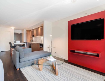 Deluxe Yaletown 1BR Suite w/Access to Pool & Gym 2