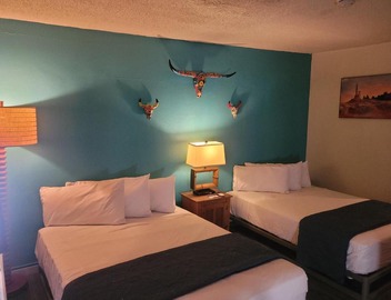 Desert Hills Motel 3