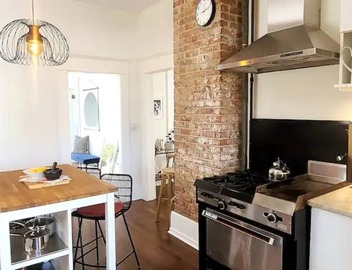 Design Heritage Suite | Brick + Private Patio near Commercial Drive 3