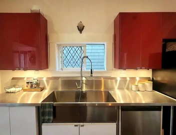 Design Heritage Suite | Brick + Private Patio near Commercial Drive 5