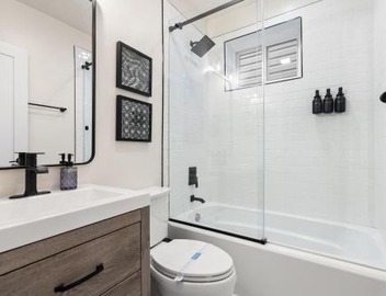 Designer 3-Bedroom Home with King Bed, Family-Friendly, Columbia Heights 4