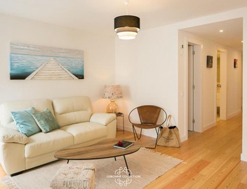 Designer Apartment with Pool by LovelyStay 5