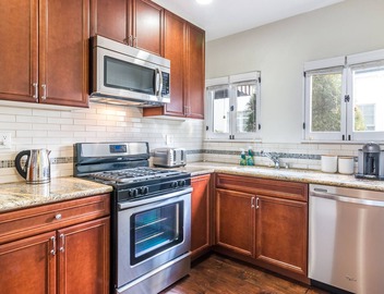 Designer Furnished, Renovated, & Centrally Located Spanish Bungalow! 2