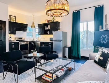 Designer loft in luxury home near beach. Sleeps 4 2