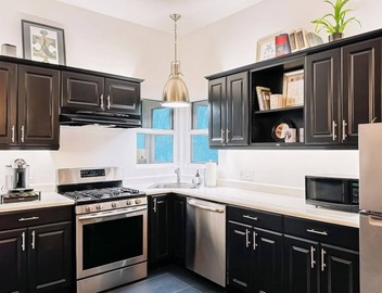 Designer loft in luxury home near beach. Sleeps 4 5