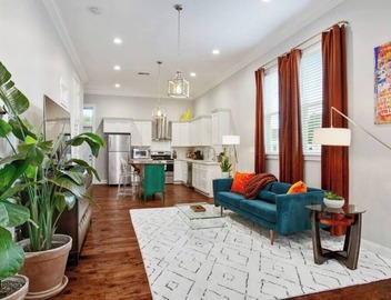 Designer's Dream! 3 bed/2.5 bath 3