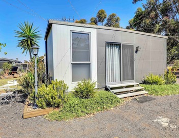 Diggers Rest self contained Tiny Home with WIFI 2