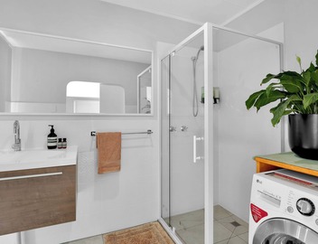 Diggers Rest self contained Tiny Home with WIFI 4