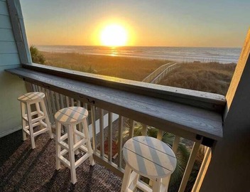 Direct Ocean Front 3BR/2BA Dog Friendly *OCEANFRONT* 3
