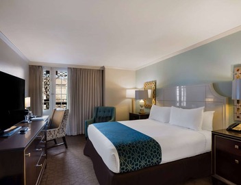 Discover Historic Homes in French Quarter! Pets Allowed, 4 onsite bars! 2