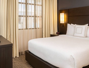 Discover the Heart of New Orleans! Outdoor Pool, Free Breakfast, Pets Allowed! 3