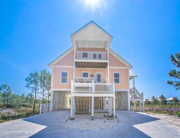 Dog-friendly beach house with shared swimming pools 4