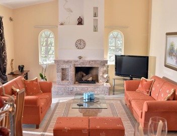 Domelia's Luxury Apartment near Airport & beach 3