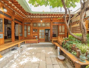 Dongmyo Hanok Sihwadang - Private Korean Style House in the City Center with a Beautiful Garden 5