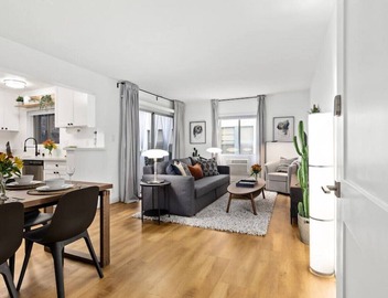 Double King Suite with Patio Dining and Parking 2