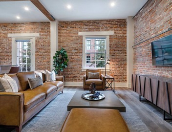 DOUBLE UP ✌🏽Enjoy 2 Levels of Accommodations in the Heart of DOWNTOWN Balconies on Each Level! 5