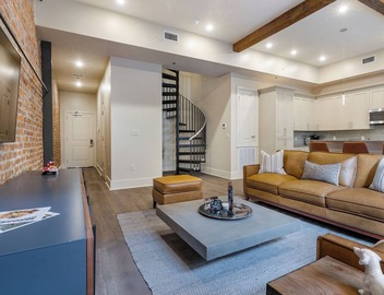 DOUBLE UP ✌🏽Enjoy 2 Levels of Accommodations in the Heart of DOWNTOWN Balconies on Each Level! 2