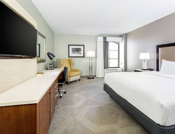 DoubleTree by Hilton Austin - University Area 4