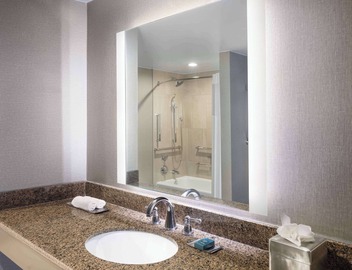 DoubleTree by Hilton Austin 5