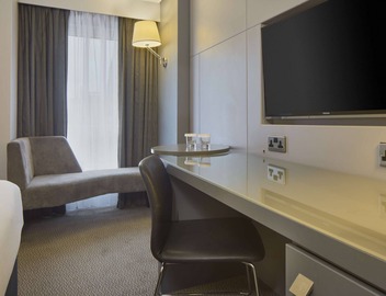 Doubletree by Hilton Bristol 3