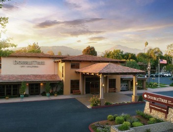DoubleTree by Hilton Claremont 4