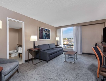 DoubleTree by Hilton Denver Cherry Creek 4