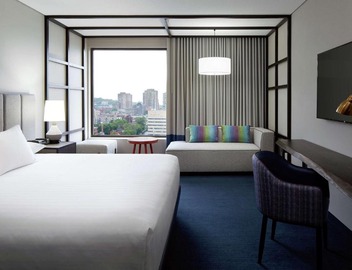 DoubleTree By Hilton Montreal 2