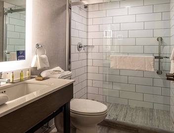 DoubleTree by Hilton Pittsburgh Airport 3