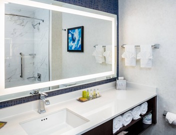 DoubleTree by Hilton Pomona 3
