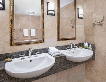 DoubleTree by Hilton Sunrise - Sawgrass Mills 5