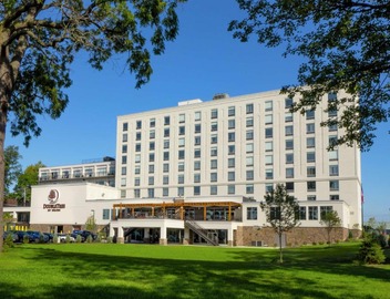 DoubleTree by Hilton Hotel Niagara Falls New York 3