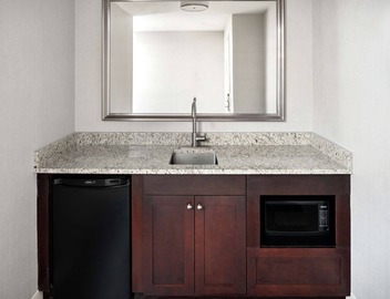 DoubleTree Suites by Hilton Charlotte - SouthPark 5