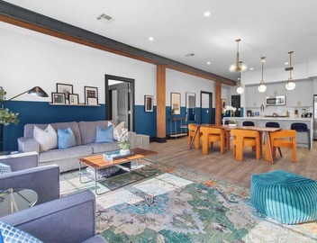 Downtown 4BD/4BA 2 Living Rooms&Kitchens Hotel 4