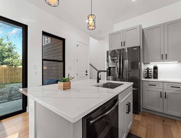 Downtown ATX - Unit B | Retreat | Pool 3