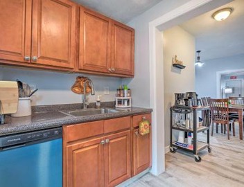 Downtown Brockton Apt < 1 Mi to Local Dining 2