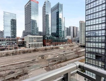 Downtown condo Steps to Entertainment District 4