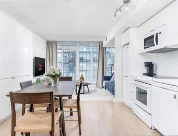 Downtown condo Steps to Entertainment District 5