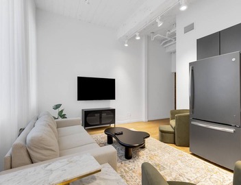 Downtown|Cozy 1BR+Sofa Bed |2 Baths| Walk Everywhere 2