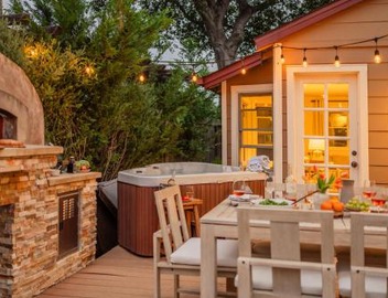 Downtown Healdsburg Plaza Charmer Hot Tub 4
