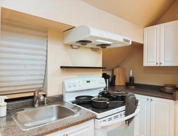 Downtown King Mstr Brdm w TV-Desk-Balcony-Near TTC 2